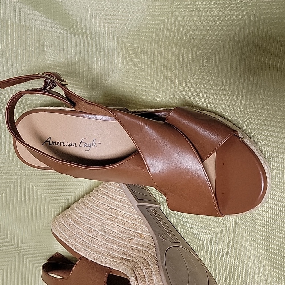 Women 7.5 American Eagle wedge shoe